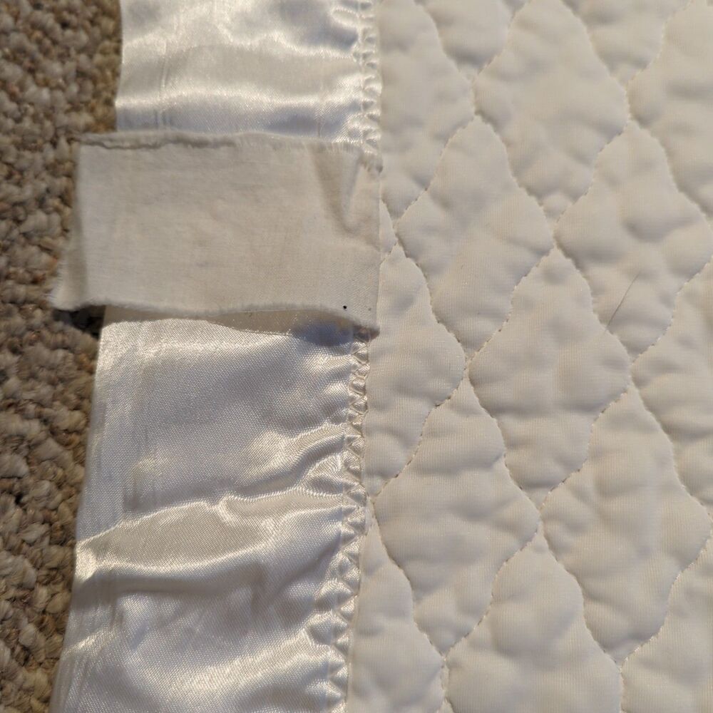 Vintage Kozee Komfort Quilted Baby Blanket White Satin Trim Crib Bedding - Picture 7 of 7